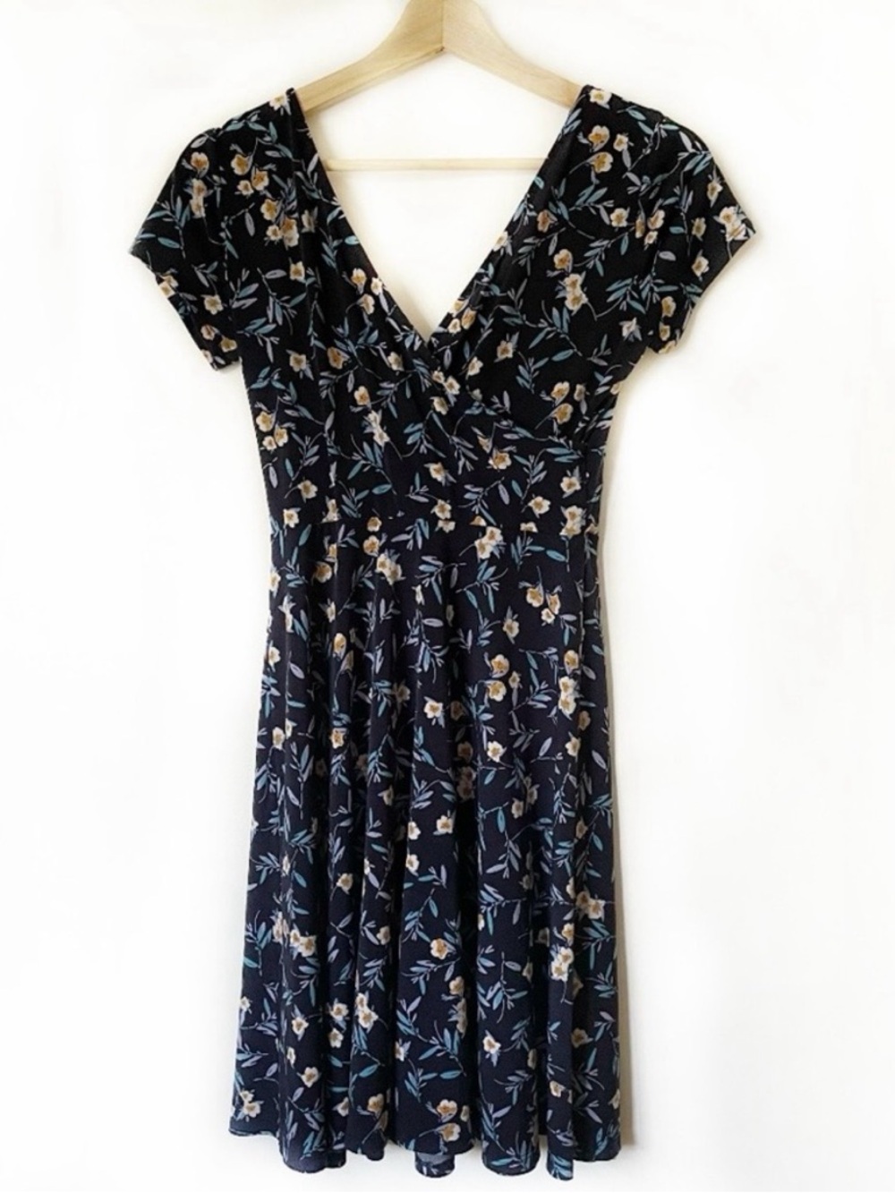 Kaileigh Stitch Fix Amandine Knit Surplice Floral Fit and Flare Dress Size S - Picture 6 of 7